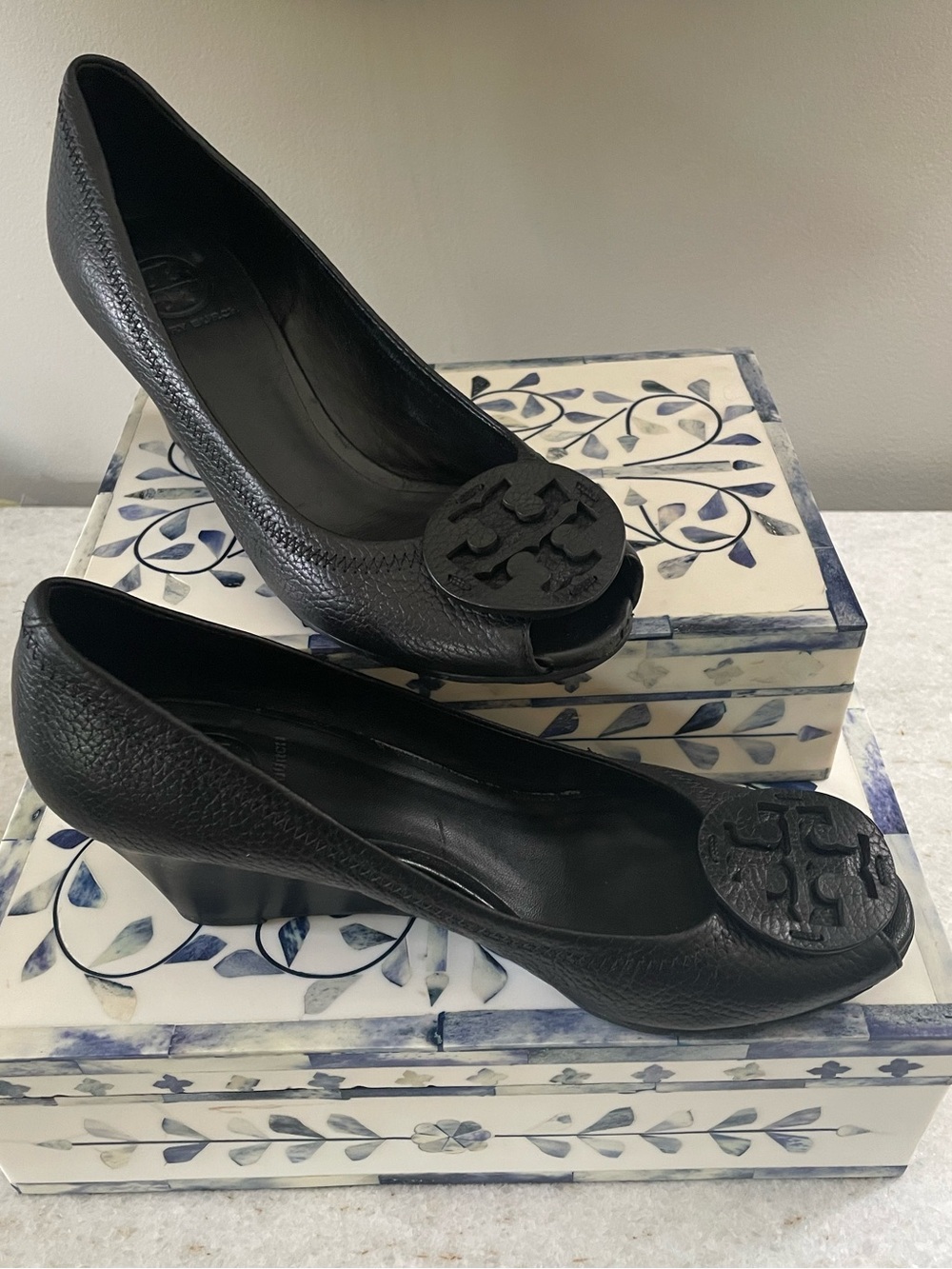 TORY BURCH~Sally Black Pebbled Leather Peep Toe Wedges, Sz 9